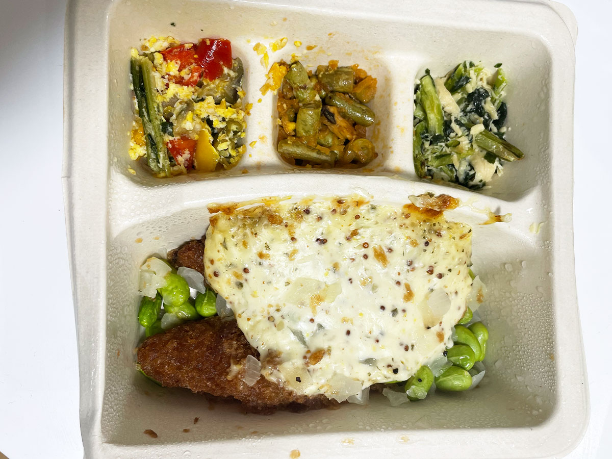ナッシュ（nosh）の冷凍弁当を実際に食べたレビュー写真（たらフライの特製タルタルソース）